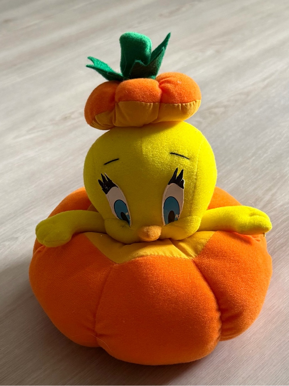 Vintage 1997 w/ Tags Tweety Bird Halloween Pumpkin Plush Looney Tunes